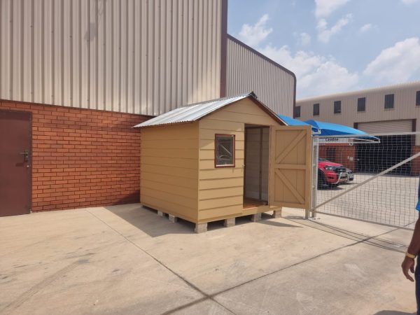 2.4m x 2.4m, 1 Window