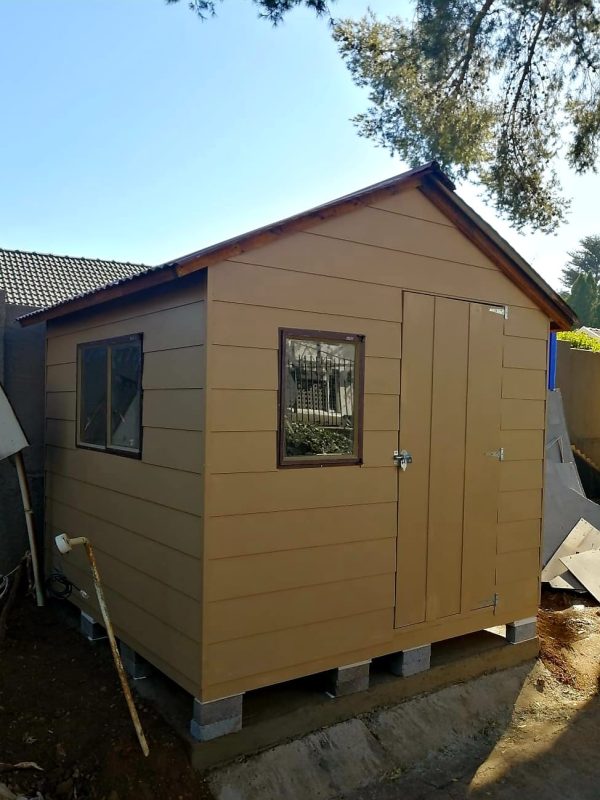 2.4m x 3.0m, 2 Windows